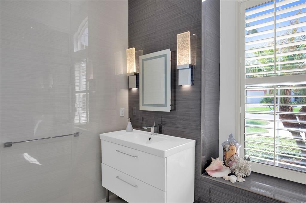 For Sale: $2,690,000 (3 beds, 2 baths, 2632 Square Feet)