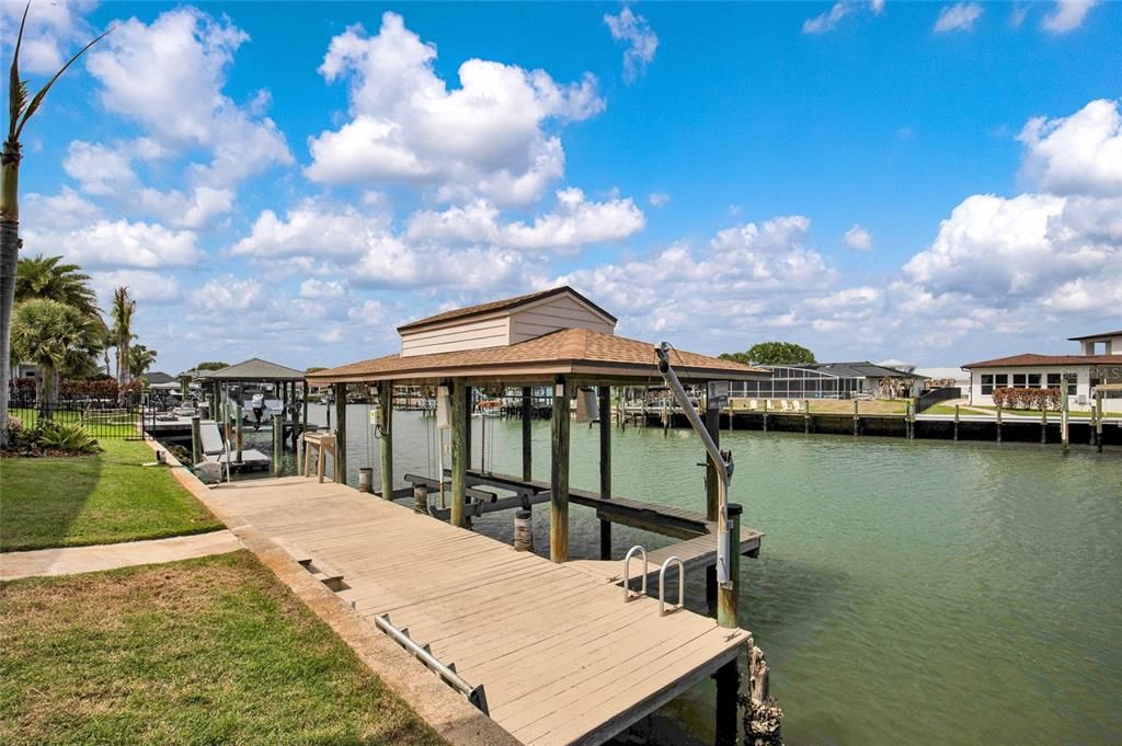 For Sale: $2,690,000 (3 beds, 2 baths, 2632 Square Feet)
