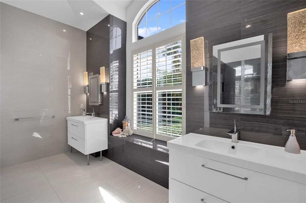 For Sale: $2,690,000 (3 beds, 2 baths, 2632 Square Feet)