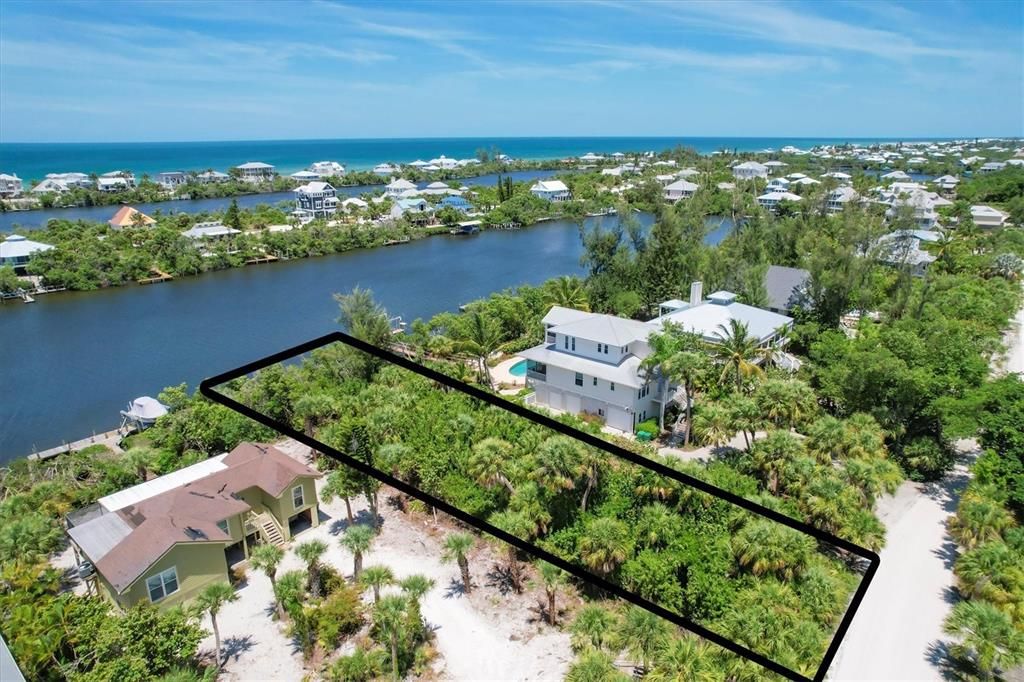 待售: $420,000 (0.33 acres)