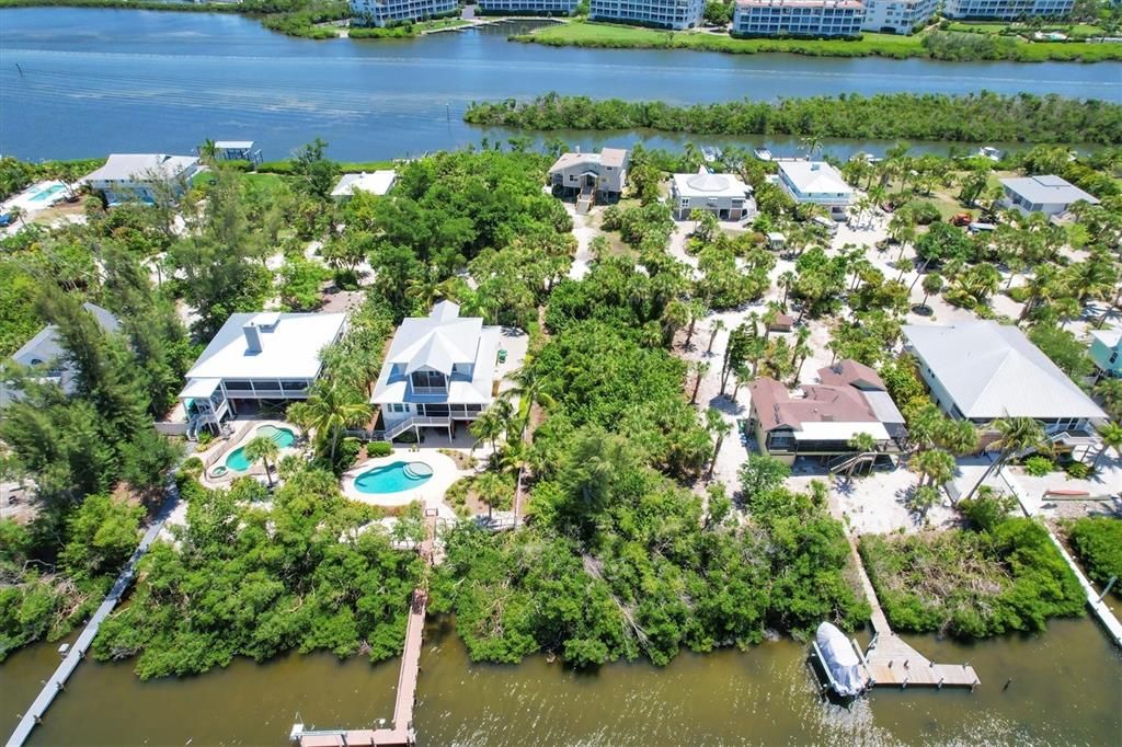 待售: $420,000 (0.33 acres)