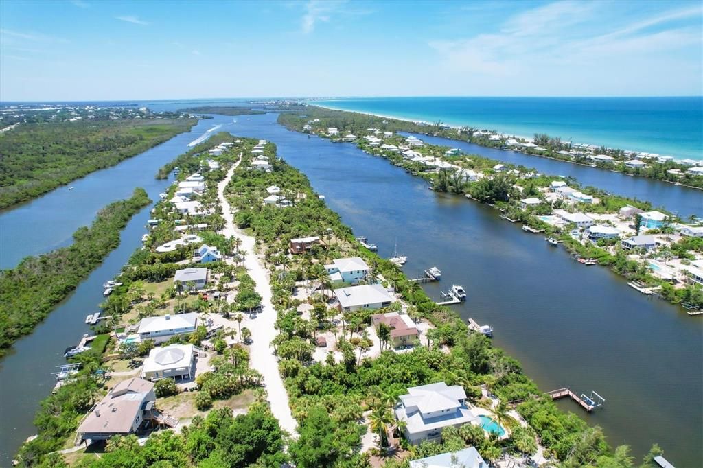 待售: $420,000 (0.33 acres)