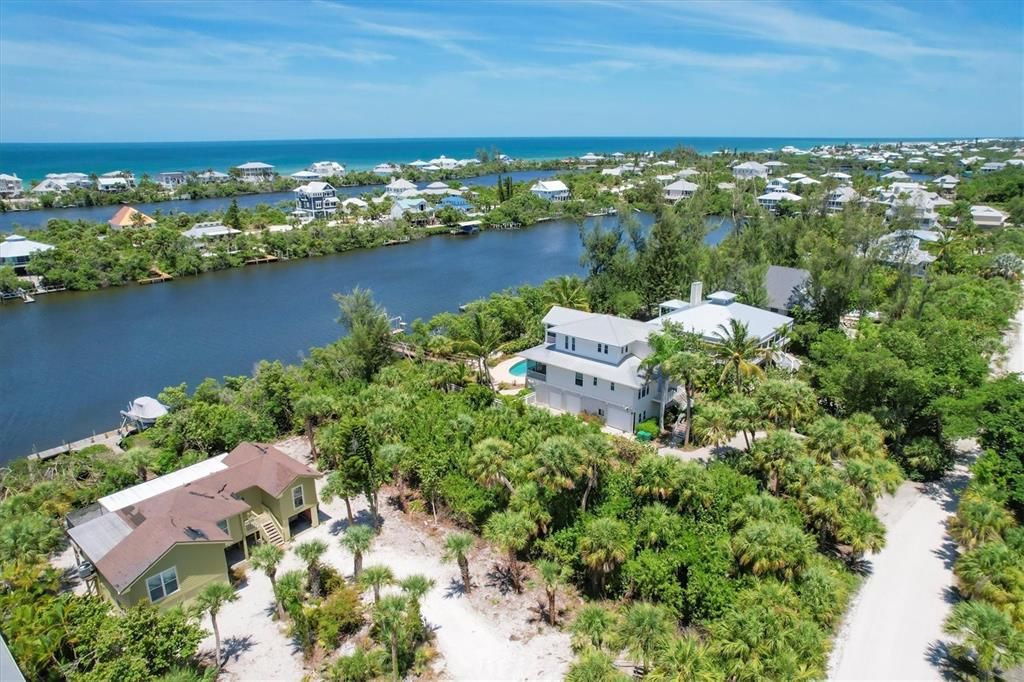待售: $420,000 (0.33 acres)