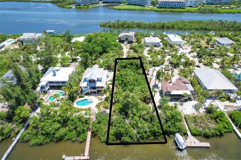 待售: $420,000 (0.33 acres)