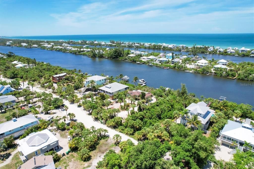 待售: $420,000 (0.33 acres)