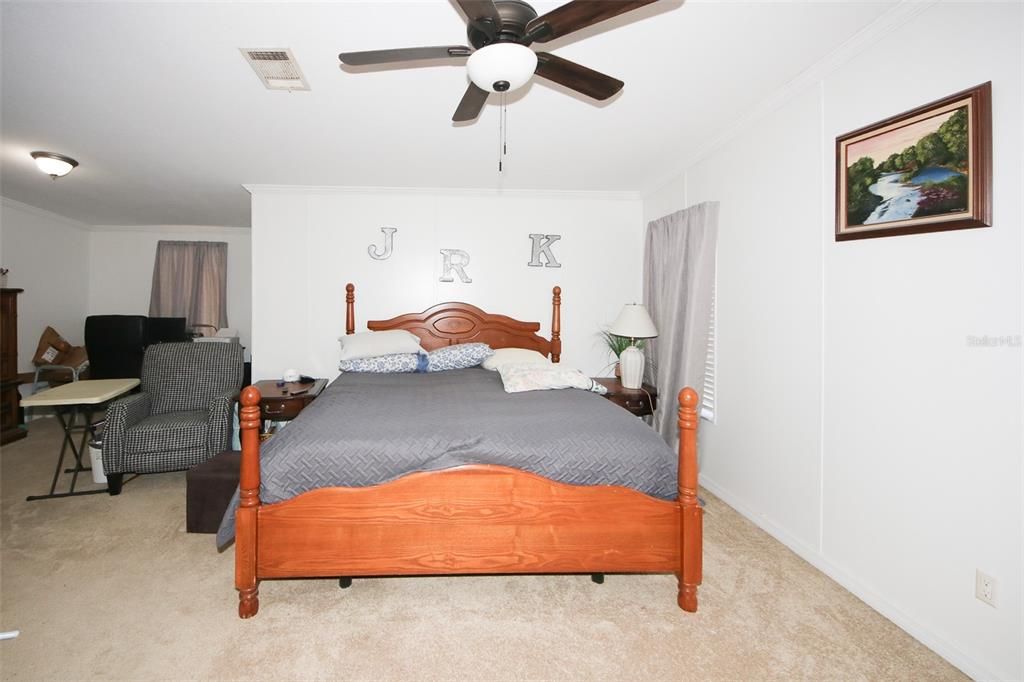 Под контрактом: $200,000 (3 спален, 3 ванн, 2108 Квадратных фут)