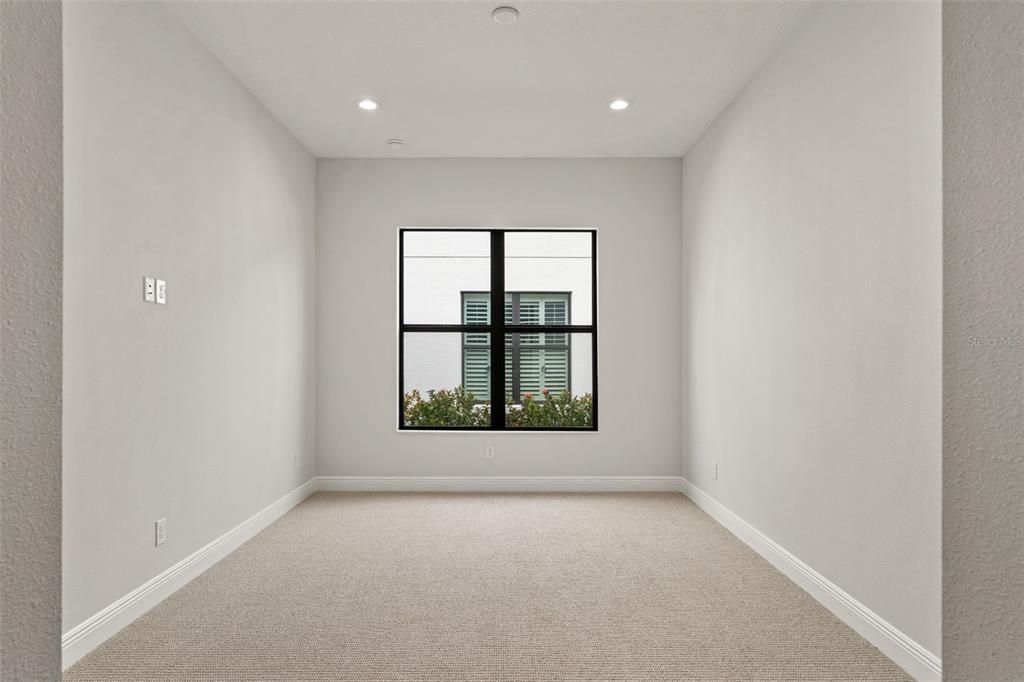 Под контрактом: $875,000 (3 спален, 2 ванн, 2455 Квадратных фут)