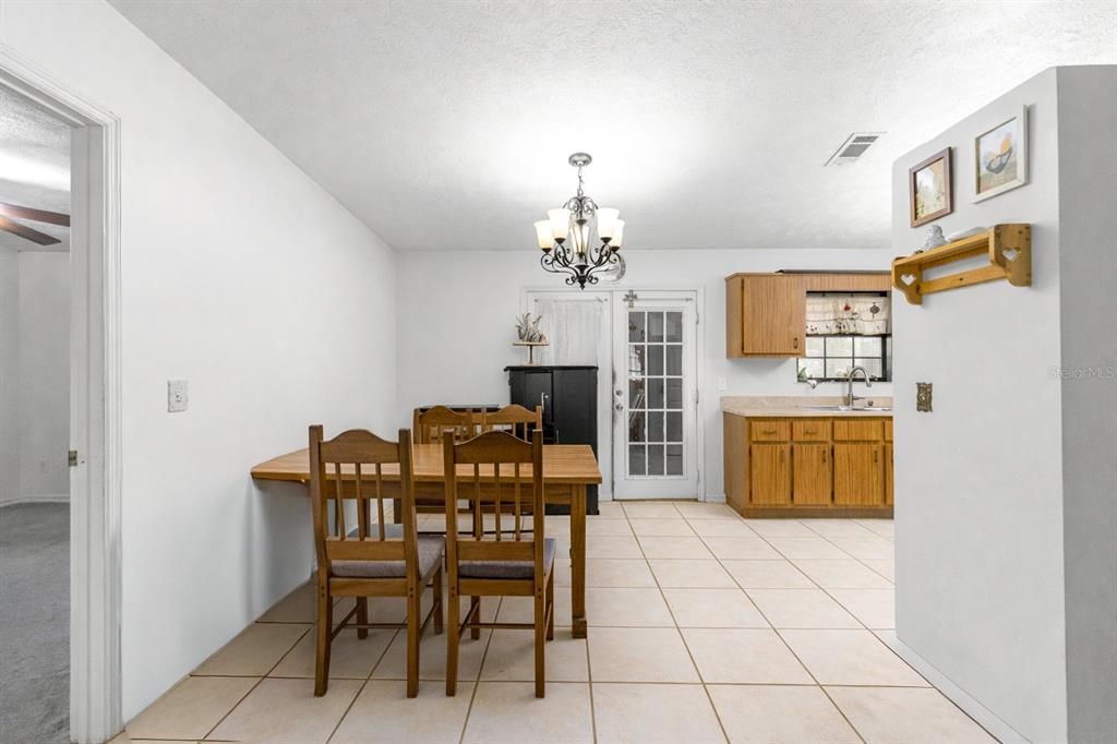 На продажу: $365,000 (3 спален, 2 ванн, 2427 Квадратных фут)