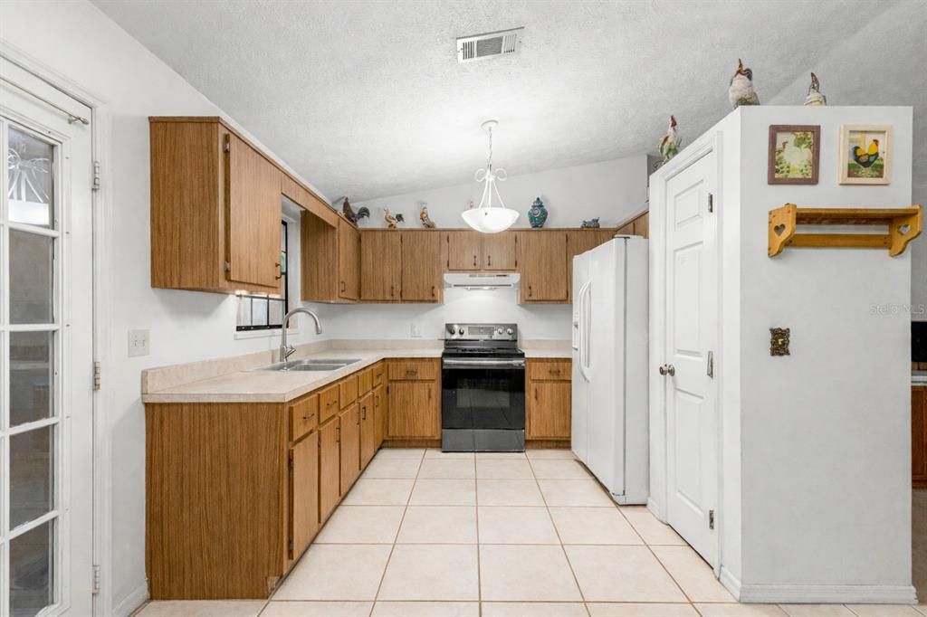 На продажу: $365,000 (3 спален, 2 ванн, 2427 Квадратных фут)