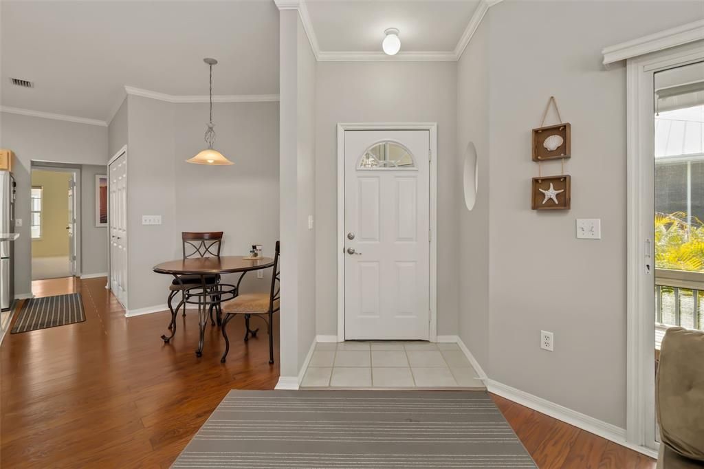 Activo con contrato: $385,000 (3 camas, 3 baños, 1879 Pies cuadrados)