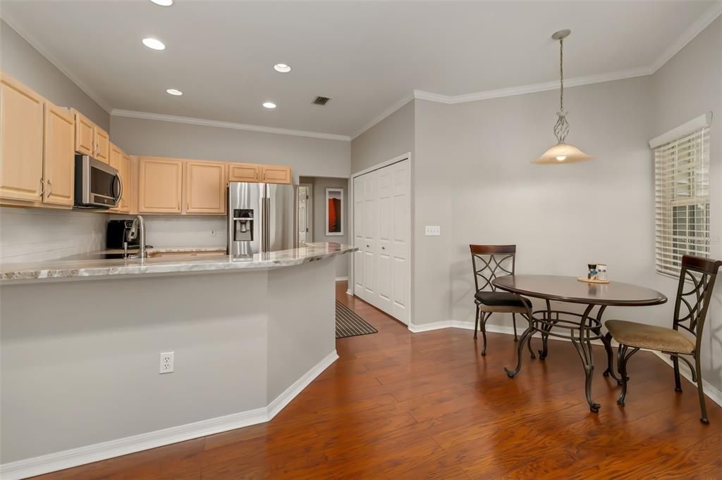 Activo con contrato: $385,000 (3 camas, 3 baños, 1879 Pies cuadrados)