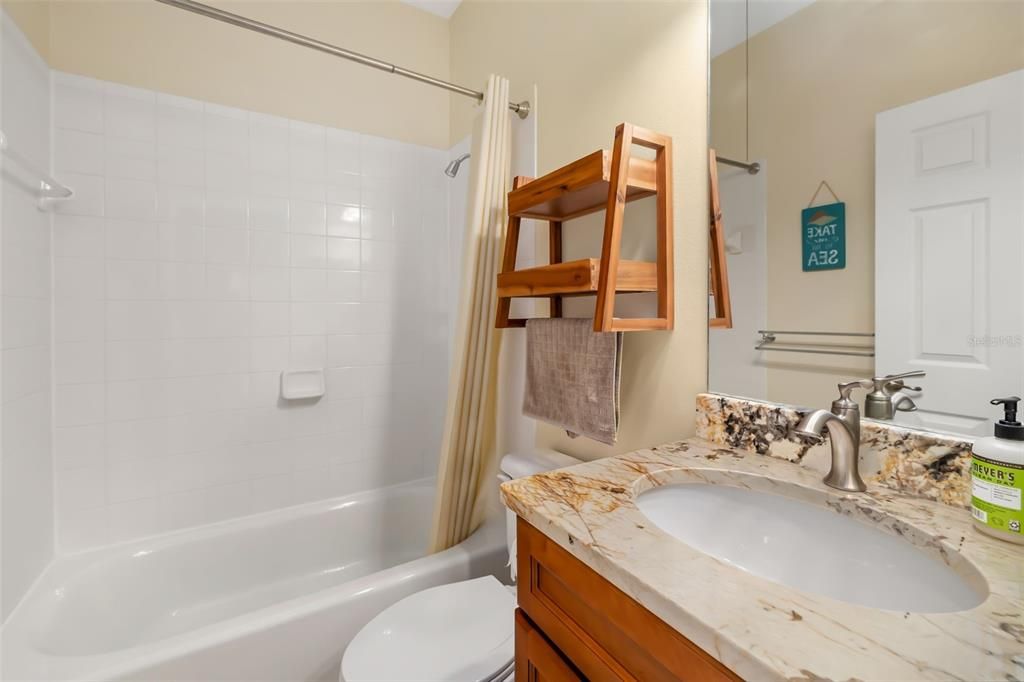 Activo con contrato: $385,000 (3 camas, 3 baños, 1879 Pies cuadrados)