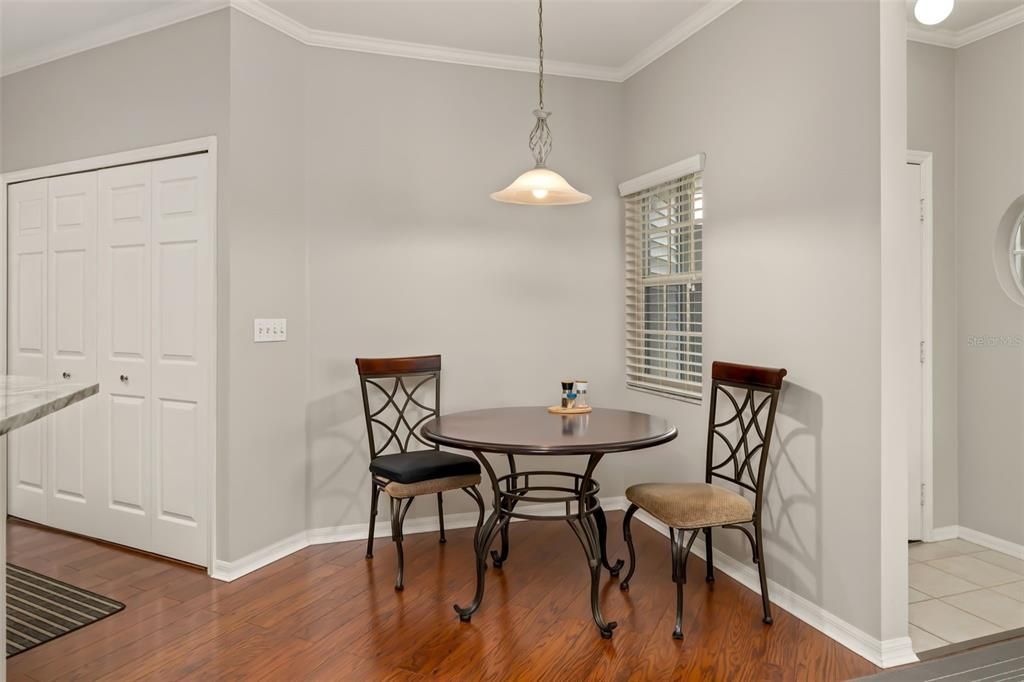Activo con contrato: $385,000 (3 camas, 3 baños, 1879 Pies cuadrados)