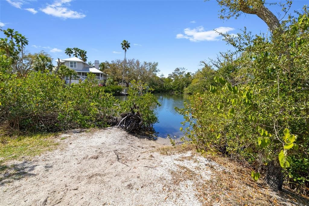 Activo con contrato: $385,000 (3 camas, 3 baños, 1879 Pies cuadrados)