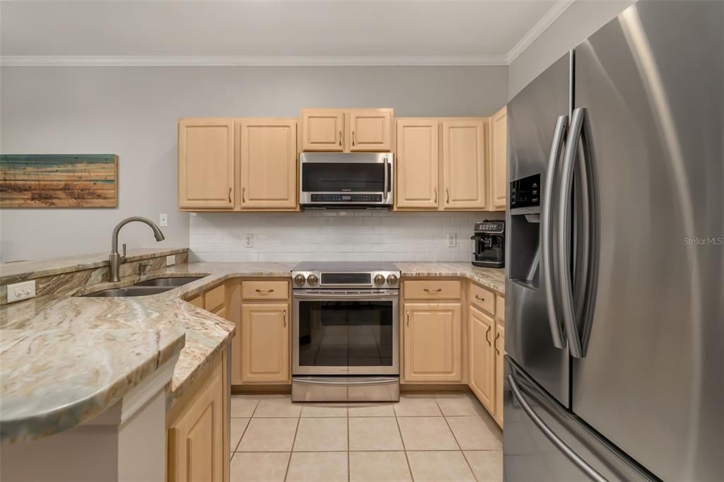 Activo con contrato: $385,000 (3 camas, 3 baños, 1879 Pies cuadrados)