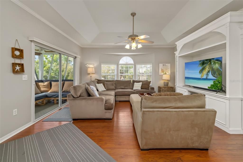 Activo con contrato: $385,000 (3 camas, 3 baños, 1879 Pies cuadrados)