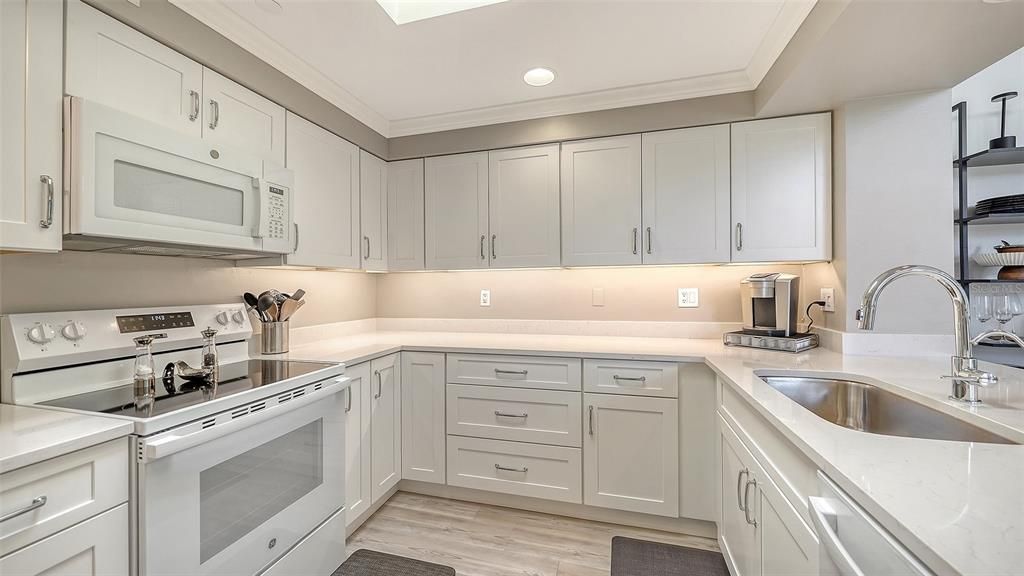 For Sale: $790,000 (2 beds, 2 baths, 1370 Square Feet)