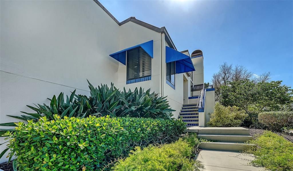 For Sale: $790,000 (2 beds, 2 baths, 1370 Square Feet)