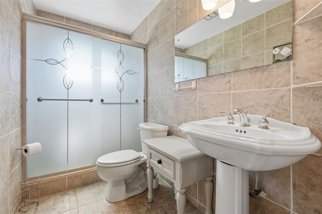 Activo con contrato: $150,000 (2 camas, 2 baños, 1400 Pies cuadrados)