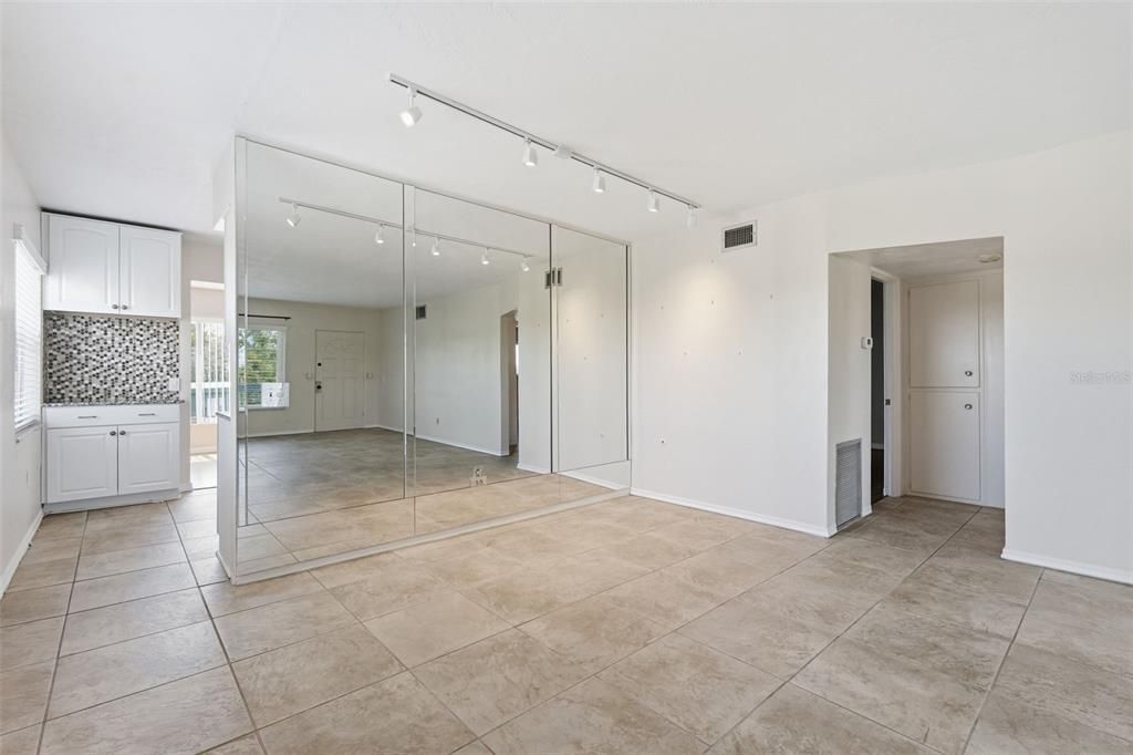 Activo con contrato: $150,000 (2 camas, 2 baños, 1400 Pies cuadrados)