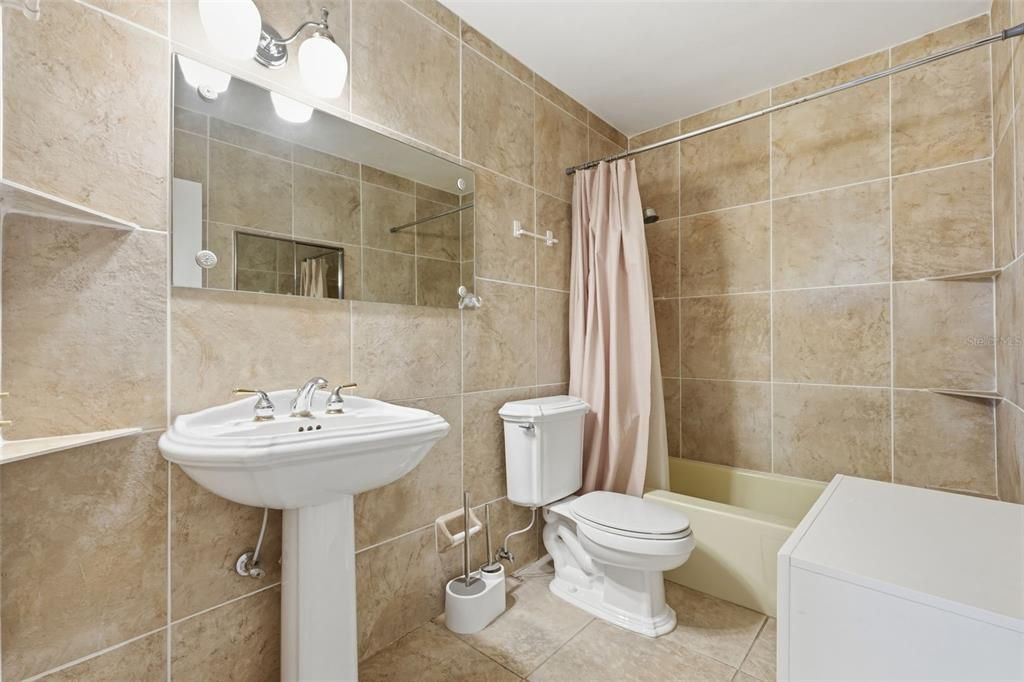 Activo con contrato: $150,000 (2 camas, 2 baños, 1400 Pies cuadrados)