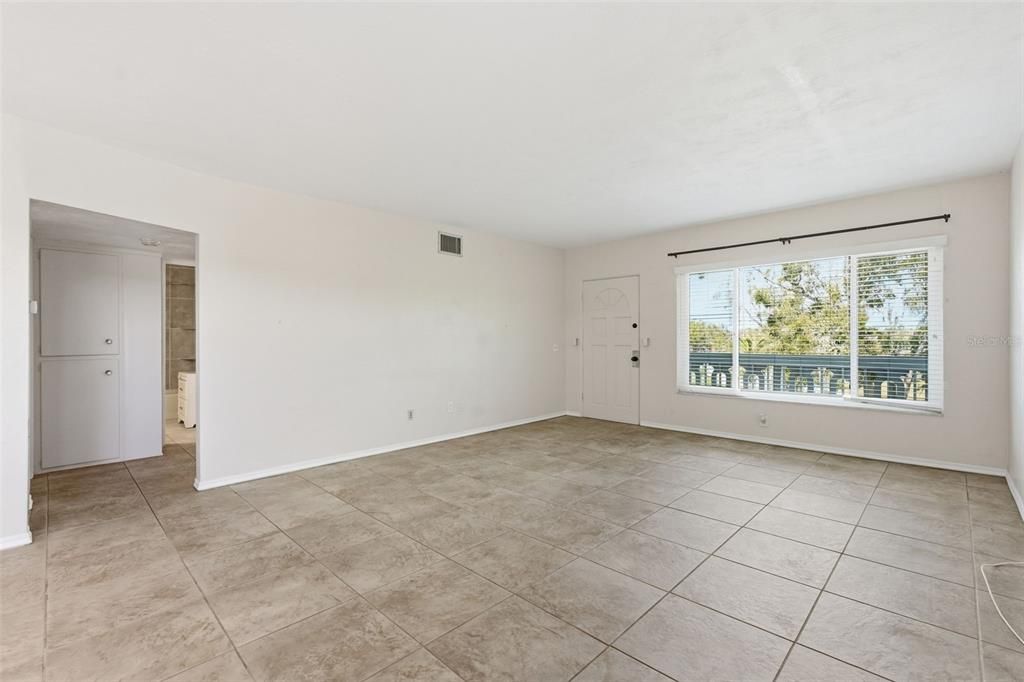 Activo con contrato: $150,000 (2 camas, 2 baños, 1400 Pies cuadrados)