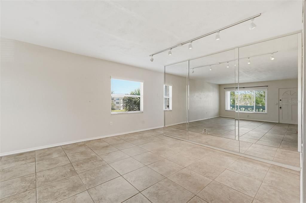 Activo con contrato: $150,000 (2 camas, 2 baños, 1400 Pies cuadrados)