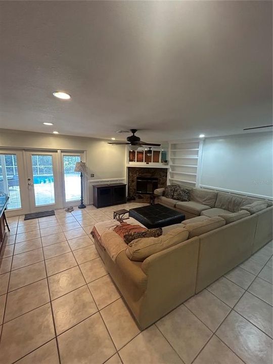 For Sale: $598,900 (4 beds, 3 baths, 2724 Square Feet)