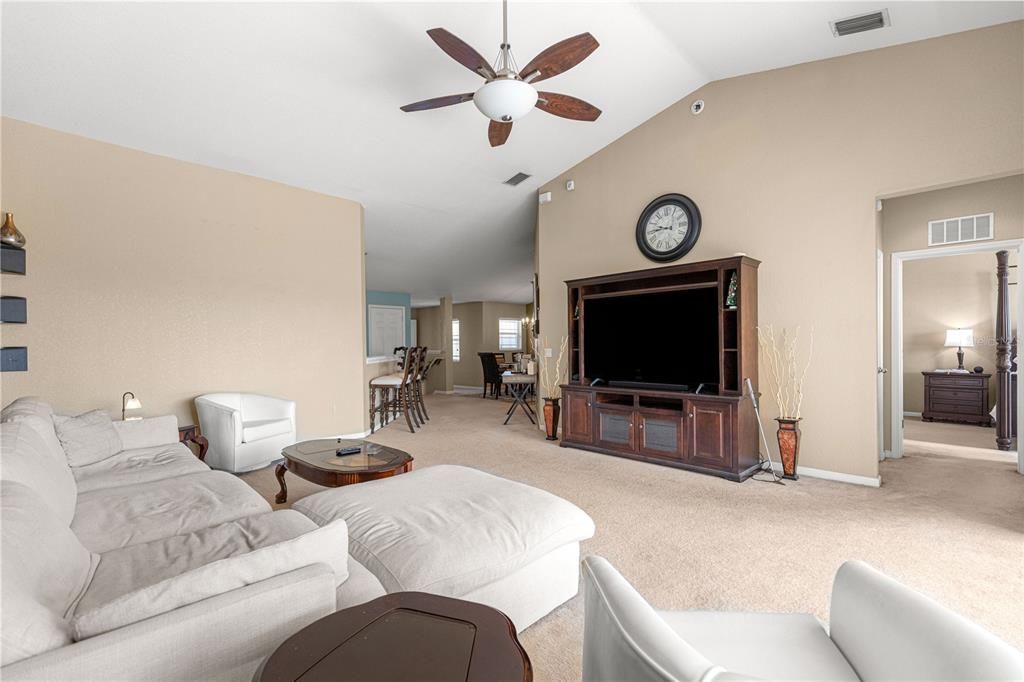 На продажу: $207,000 (3 спален, 2 ванн, 1864 Квадратных фут)