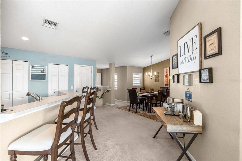 На продажу: $207,000 (3 спален, 2 ванн, 1864 Квадратных фут)