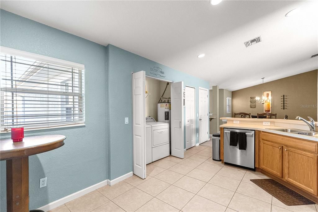 На продажу: $207,000 (3 спален, 2 ванн, 1864 Квадратных фут)