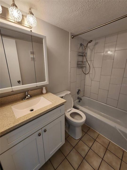 Activo con contrato: $109,000 (2 camas, 2 baños, 1030 Pies cuadrados)