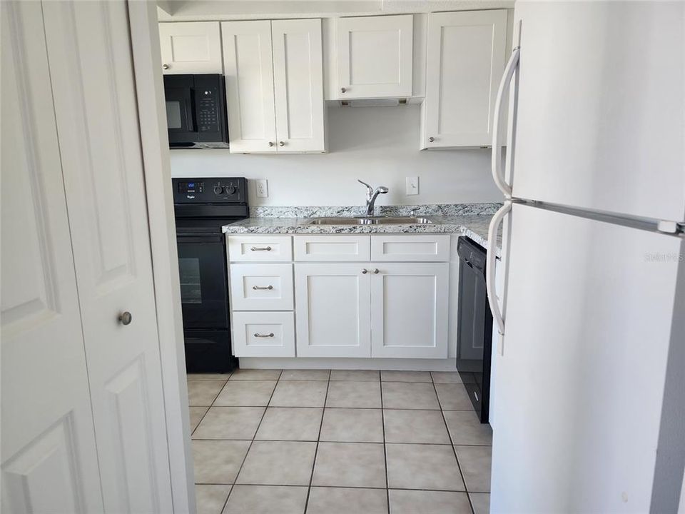 Activo con contrato: $109,000 (2 camas, 2 baños, 1030 Pies cuadrados)