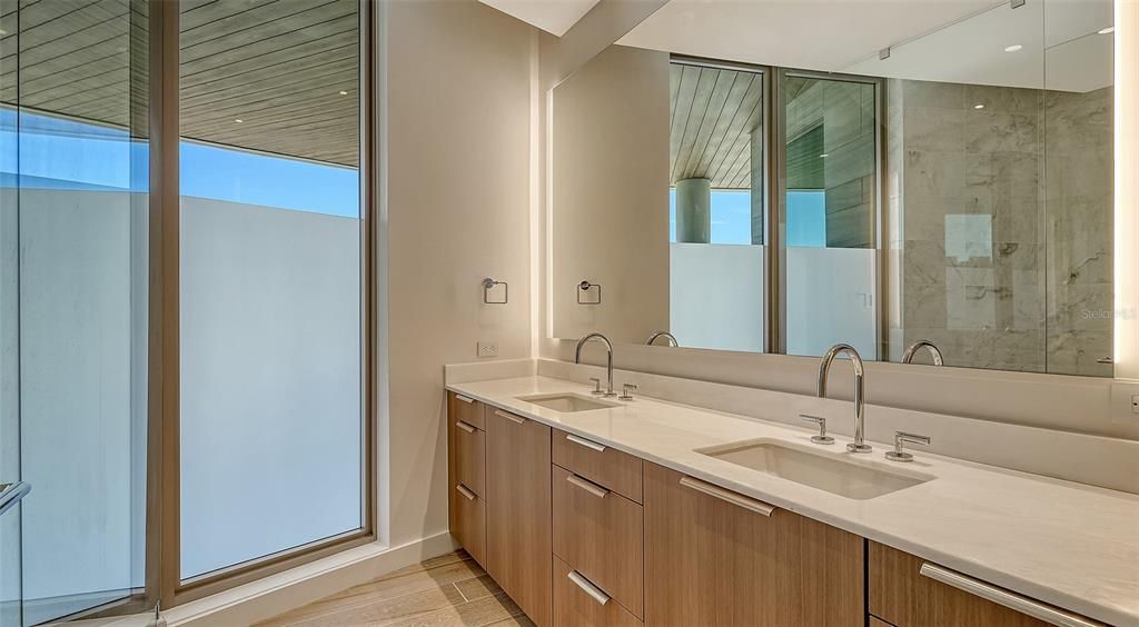 For Sale: $12,750,000 (3 beds, 3 baths, 4967 Square Feet)