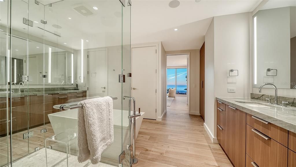 For Sale: $12,750,000 (3 beds, 3 baths, 4967 Square Feet)