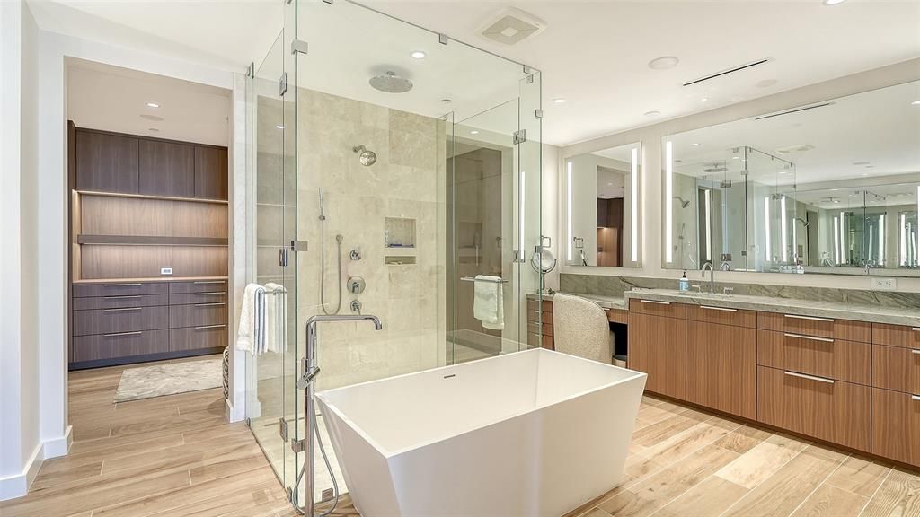 For Sale: $12,750,000 (3 beds, 3 baths, 4967 Square Feet)