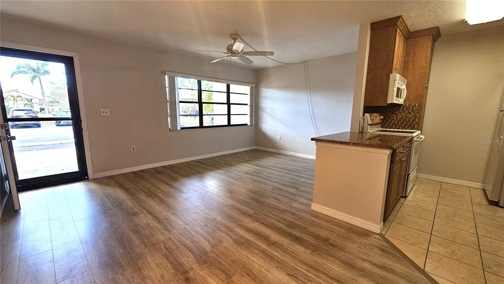 出租: $1,225 (1 贝兹, 1 浴室, 647 平方英尺)