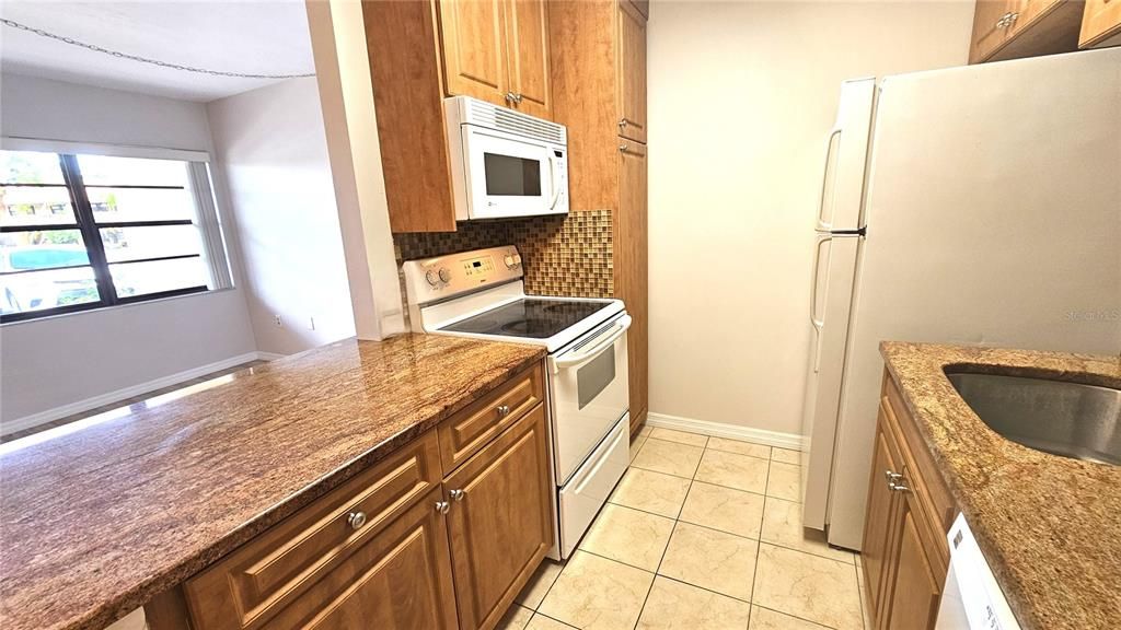 出租: $1,225 (1 贝兹, 1 浴室, 647 平方英尺)