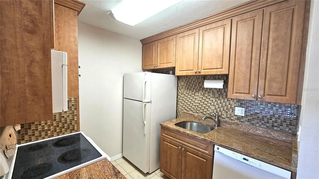 出租: $1,225 (1 贝兹, 1 浴室, 647 平方英尺)