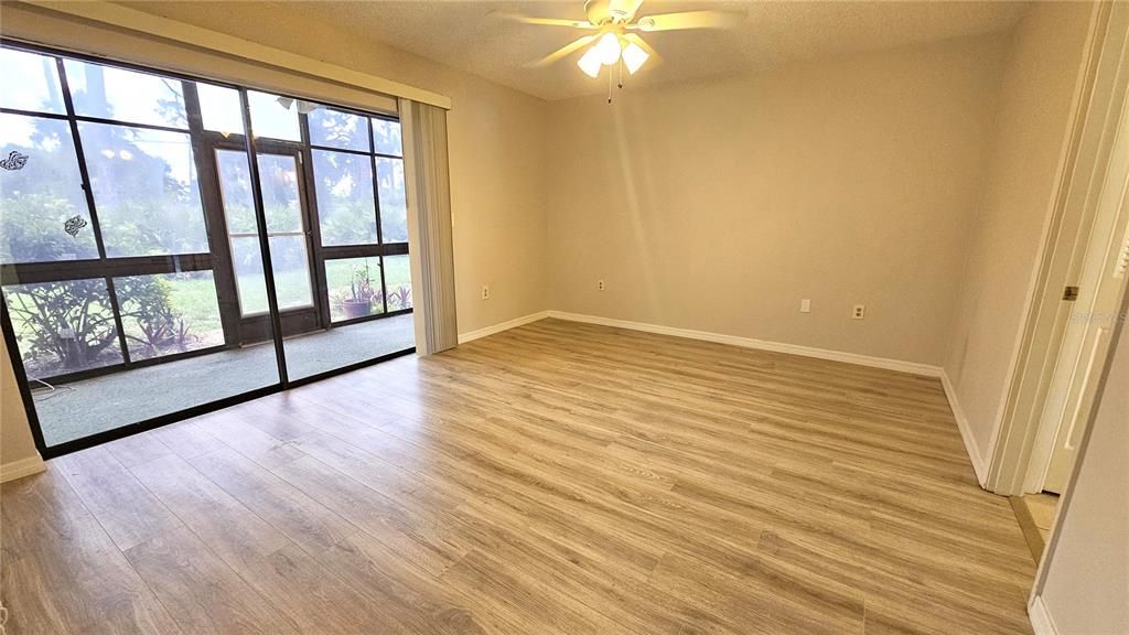 出租: $1,225 (1 贝兹, 1 浴室, 647 平方英尺)