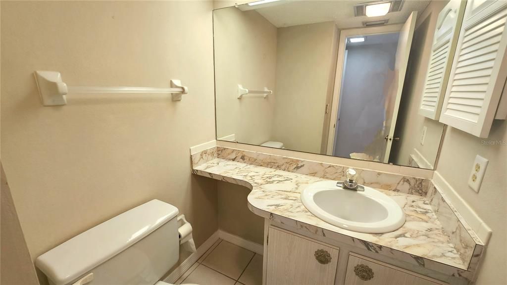 出租: $1,225 (1 贝兹, 1 浴室, 647 平方英尺)