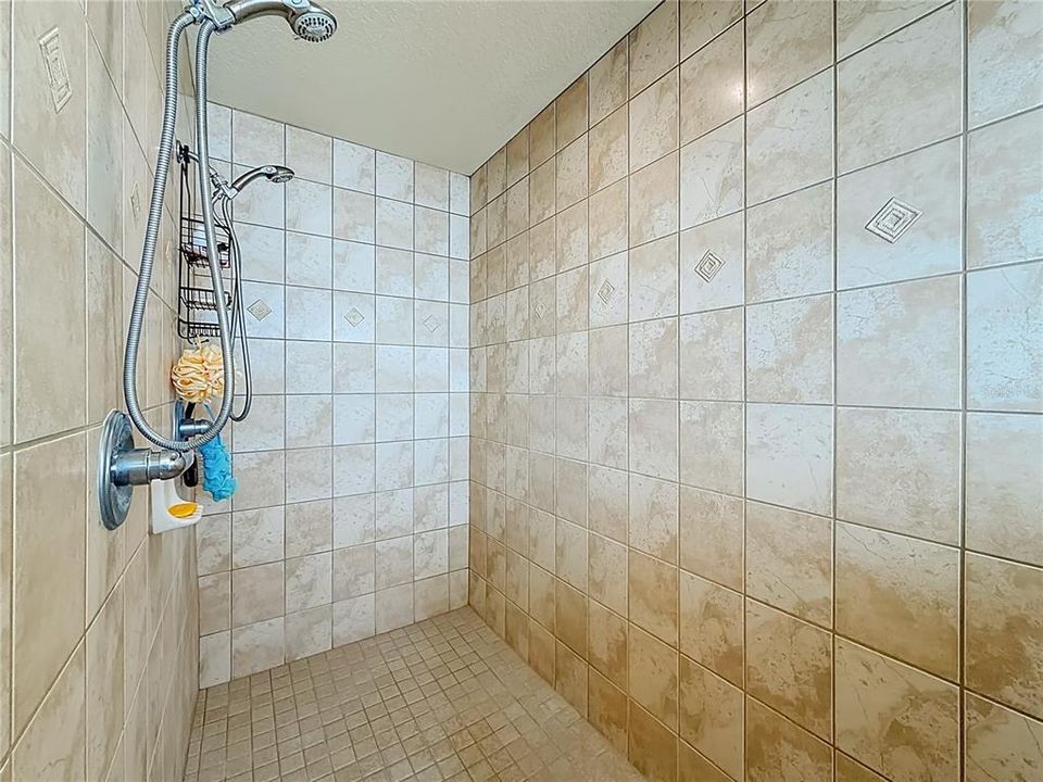 На продажу: $1,099,999 (3 спален, 2 ванн, 2488 Квадратных фут)