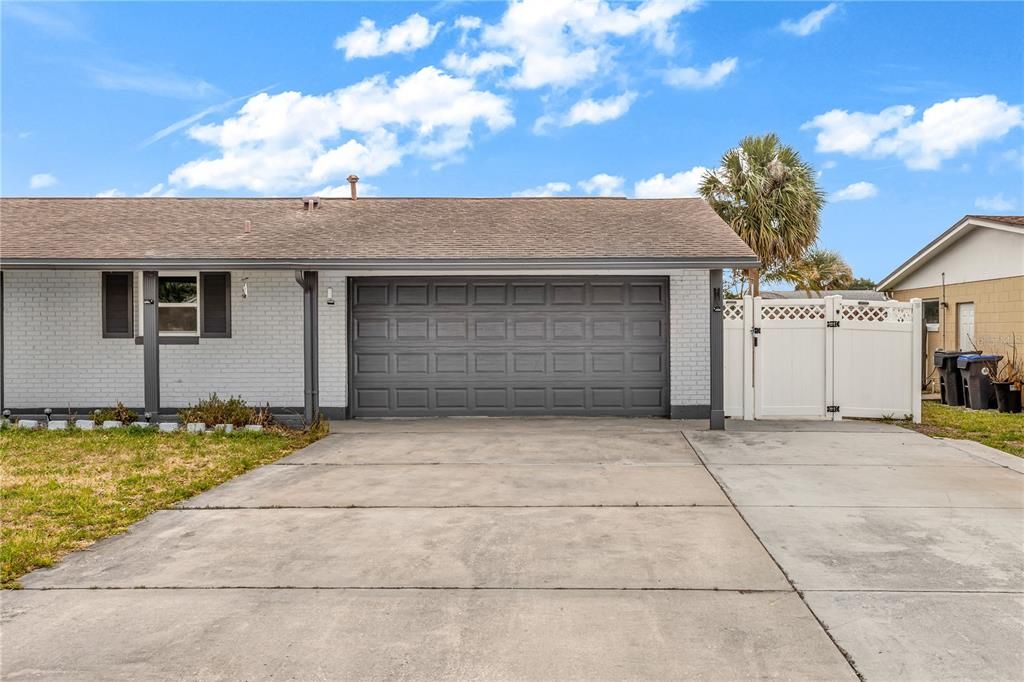 For Sale: $320,000 (4 beds, 2 baths, 1552 Square Feet)