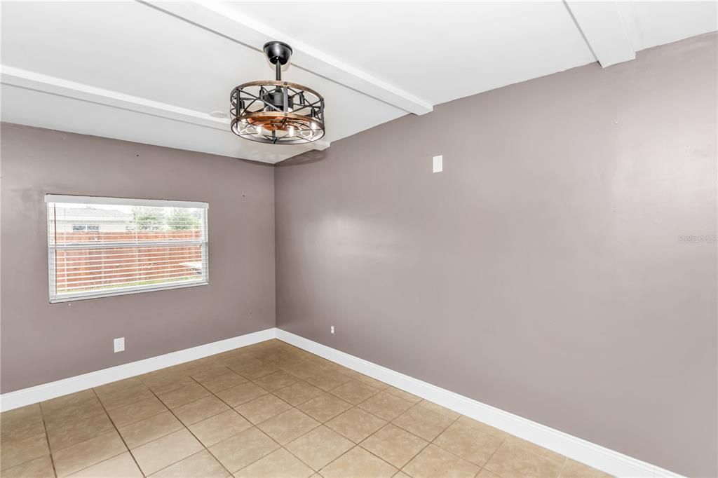 For Sale: $320,000 (4 beds, 2 baths, 1552 Square Feet)