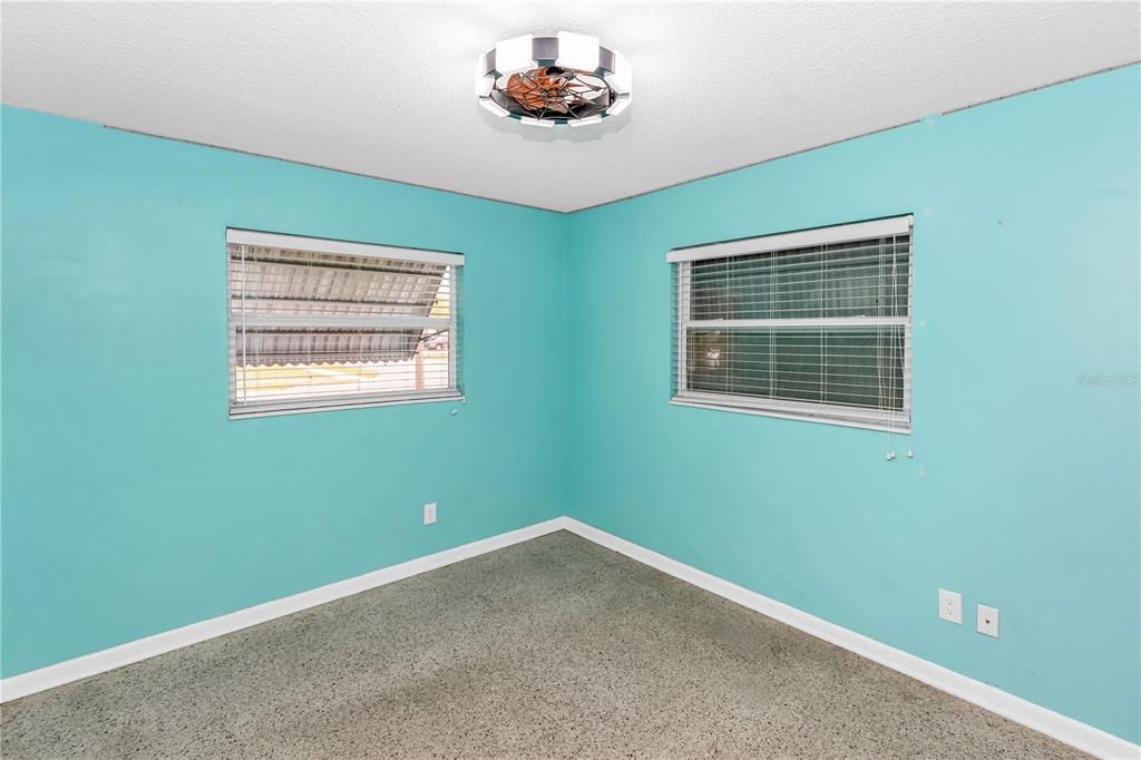 For Sale: $320,000 (4 beds, 2 baths, 1552 Square Feet)