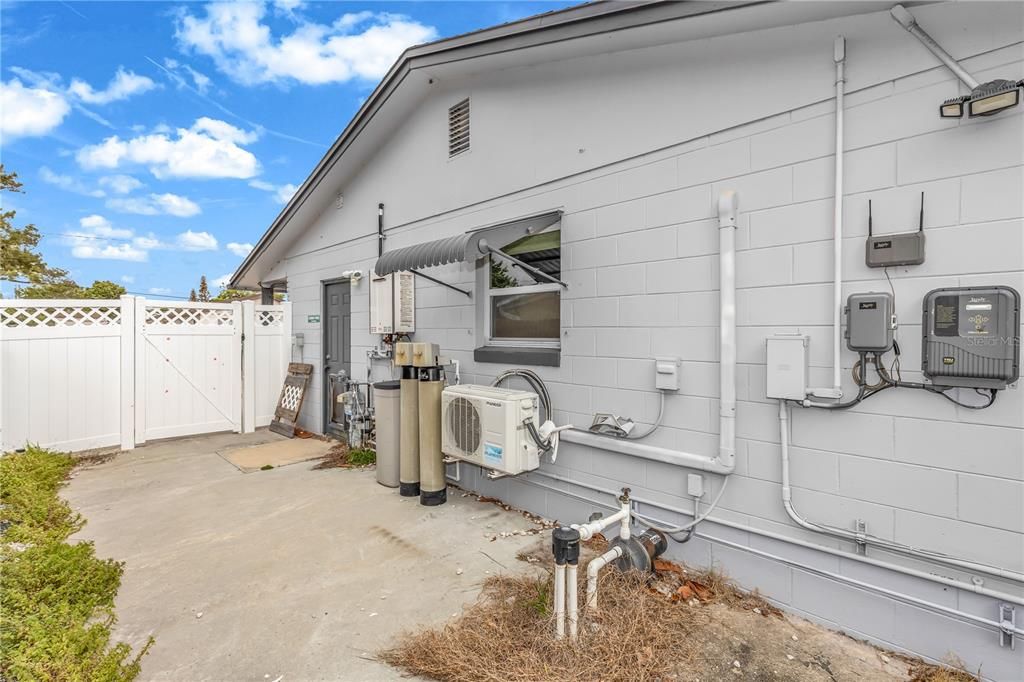 For Sale: $320,000 (4 beds, 2 baths, 1552 Square Feet)
