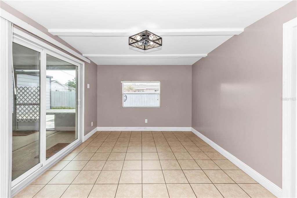 For Sale: $320,000 (4 beds, 2 baths, 1552 Square Feet)