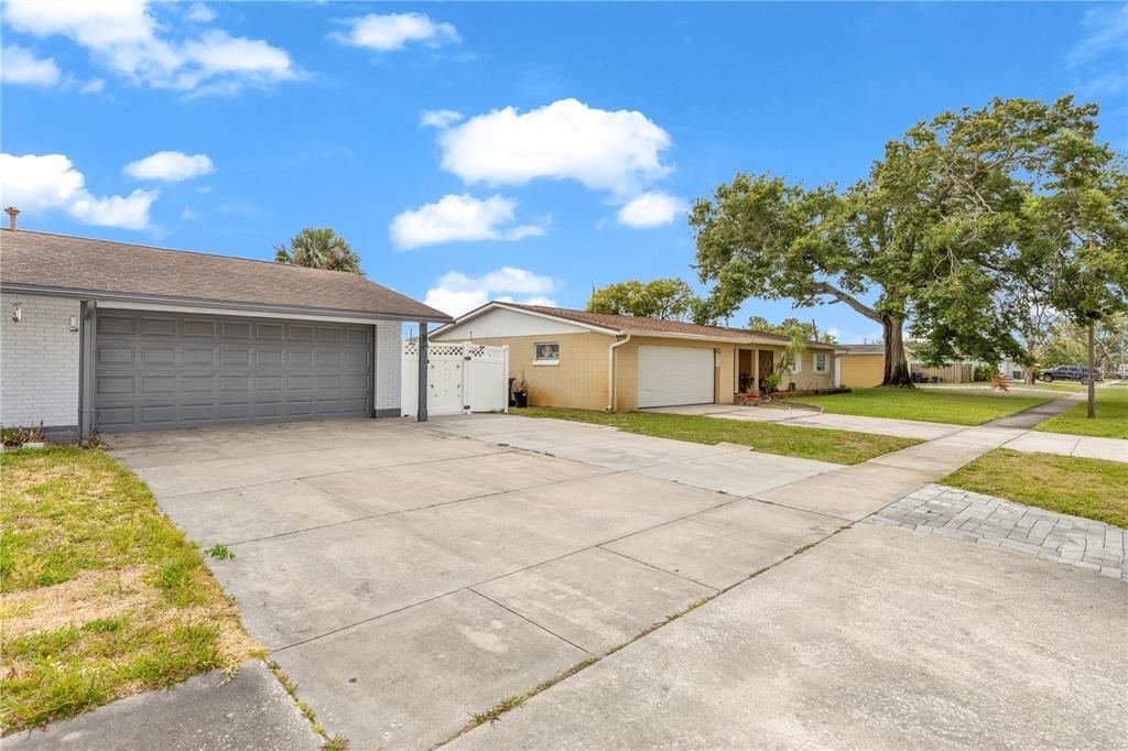 For Sale: $320,000 (4 beds, 2 baths, 1552 Square Feet)
