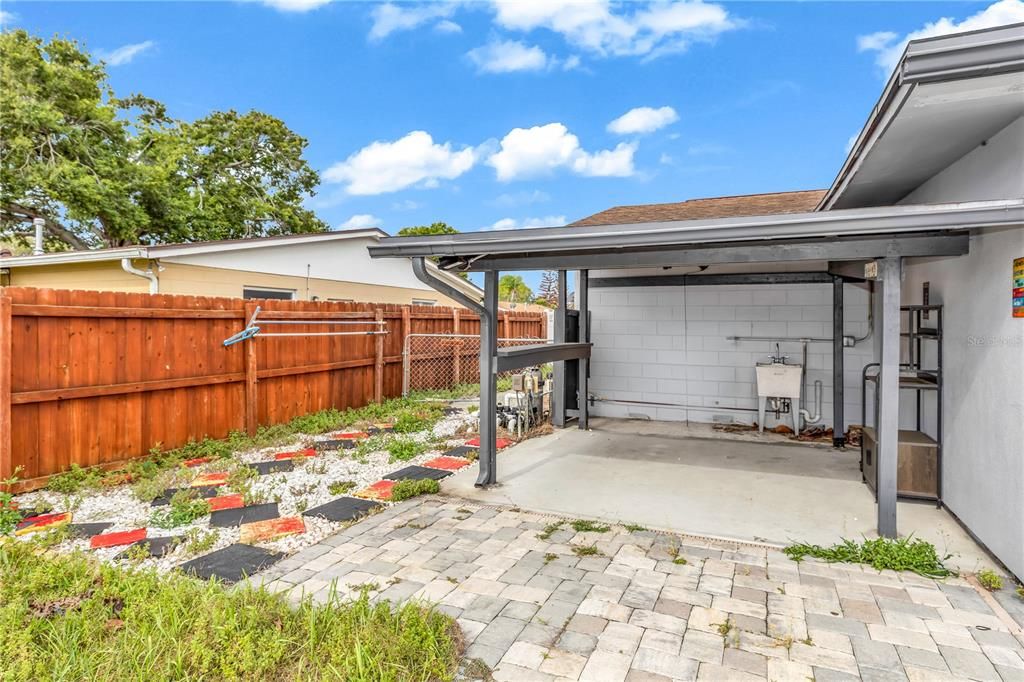 For Sale: $320,000 (4 beds, 2 baths, 1552 Square Feet)