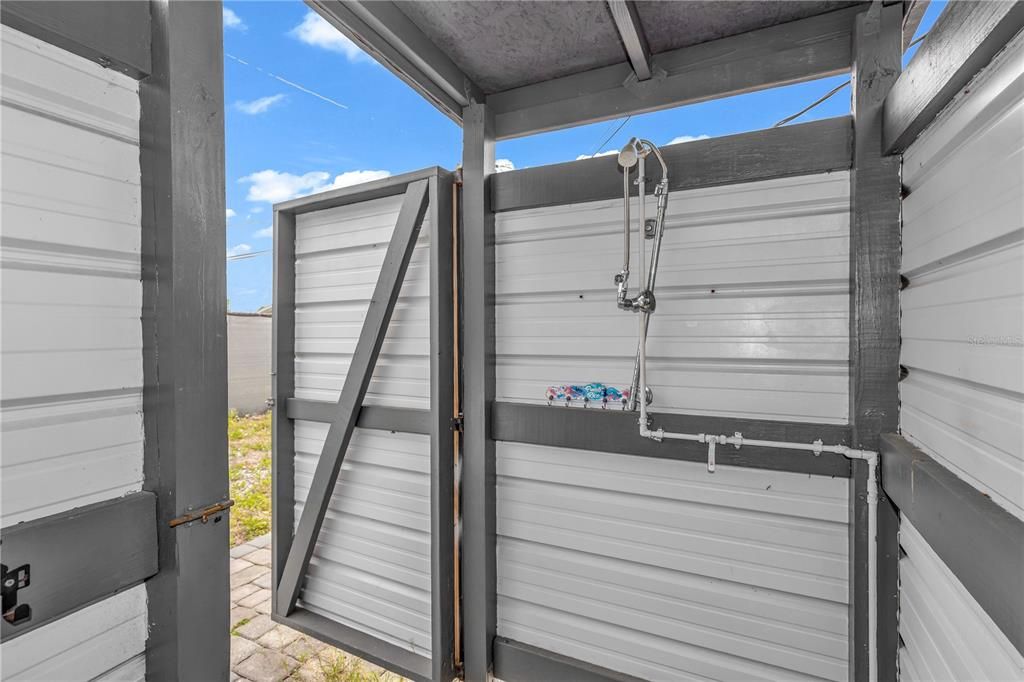 For Sale: $320,000 (4 beds, 2 baths, 1552 Square Feet)